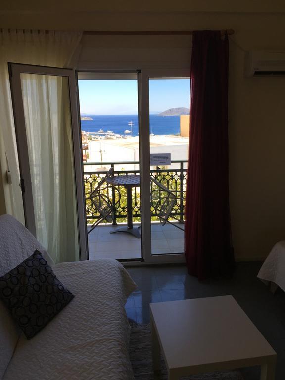 Platanos Rooms Agia Marina  Exterior photo