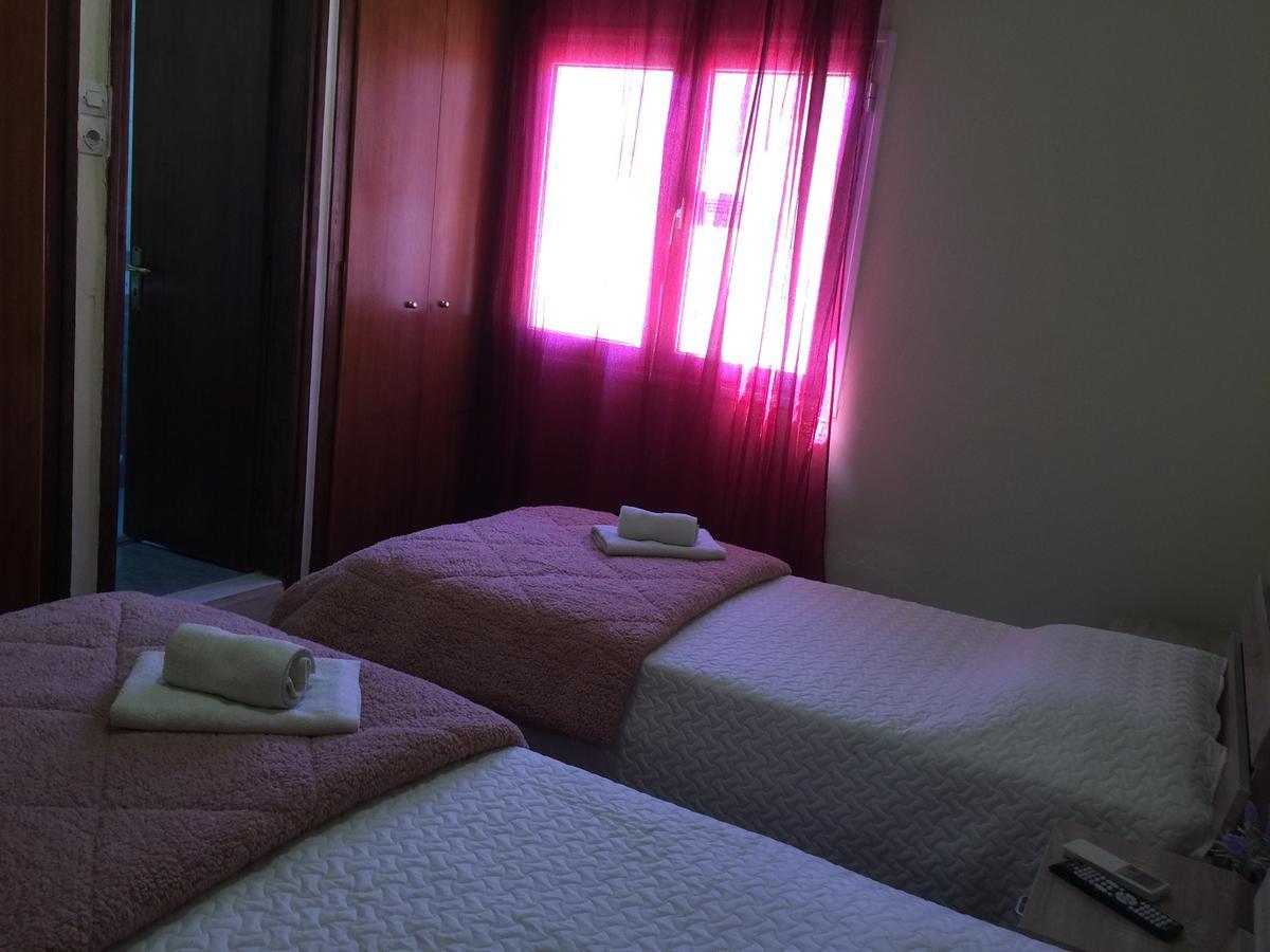 Platanos Rooms Agia Marina  Exterior photo